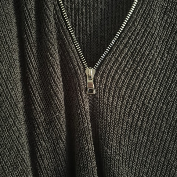 Express Sweater - Picture 4 of 10